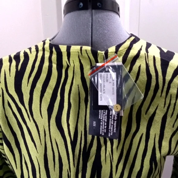 NWT City Silk Sz Small, Silk Lizard Black Sweater, Button Front. - Picture 5 of 8